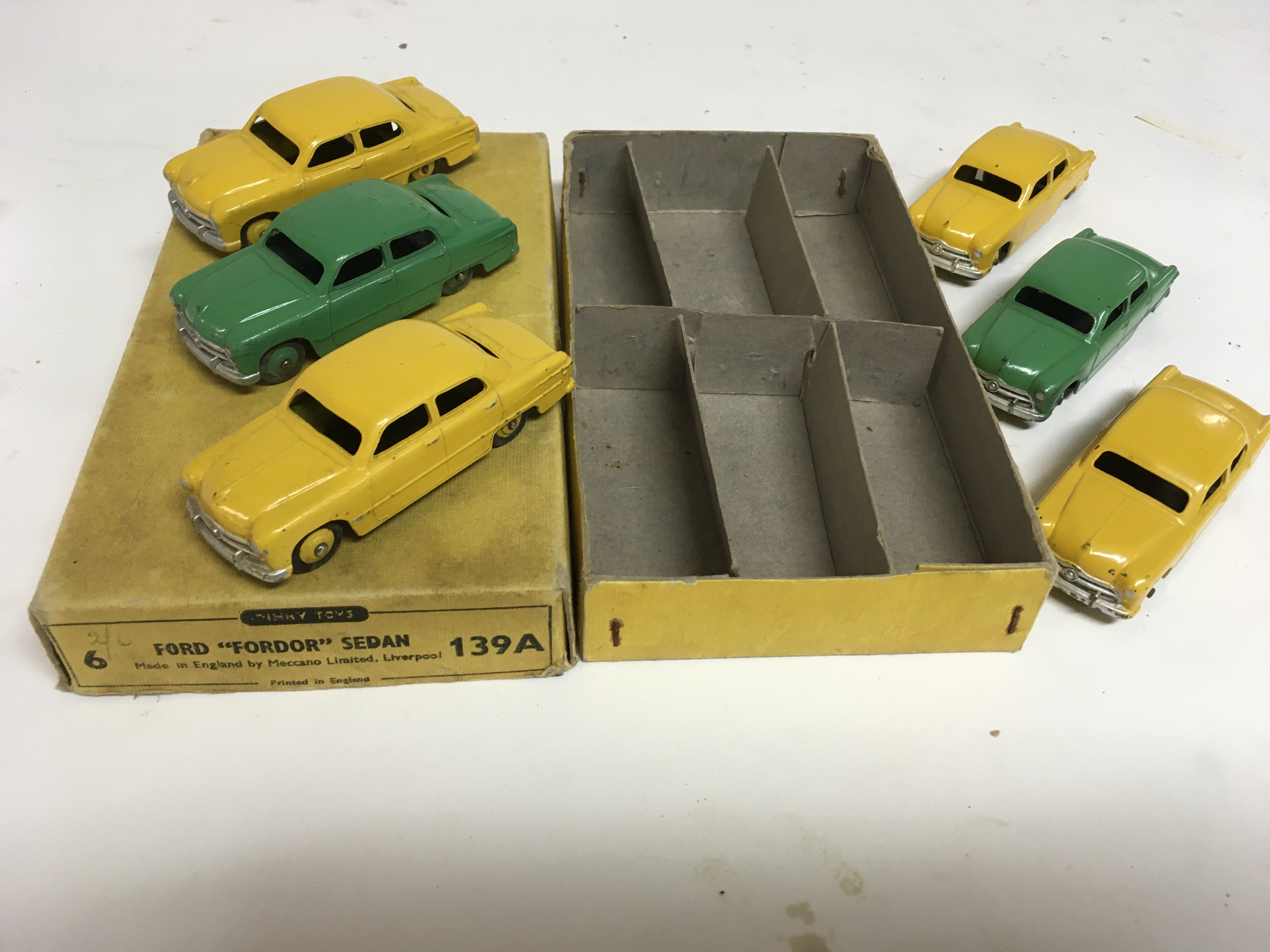 Dinky toys, #139A, trade box 6x Ford Fordor sedan