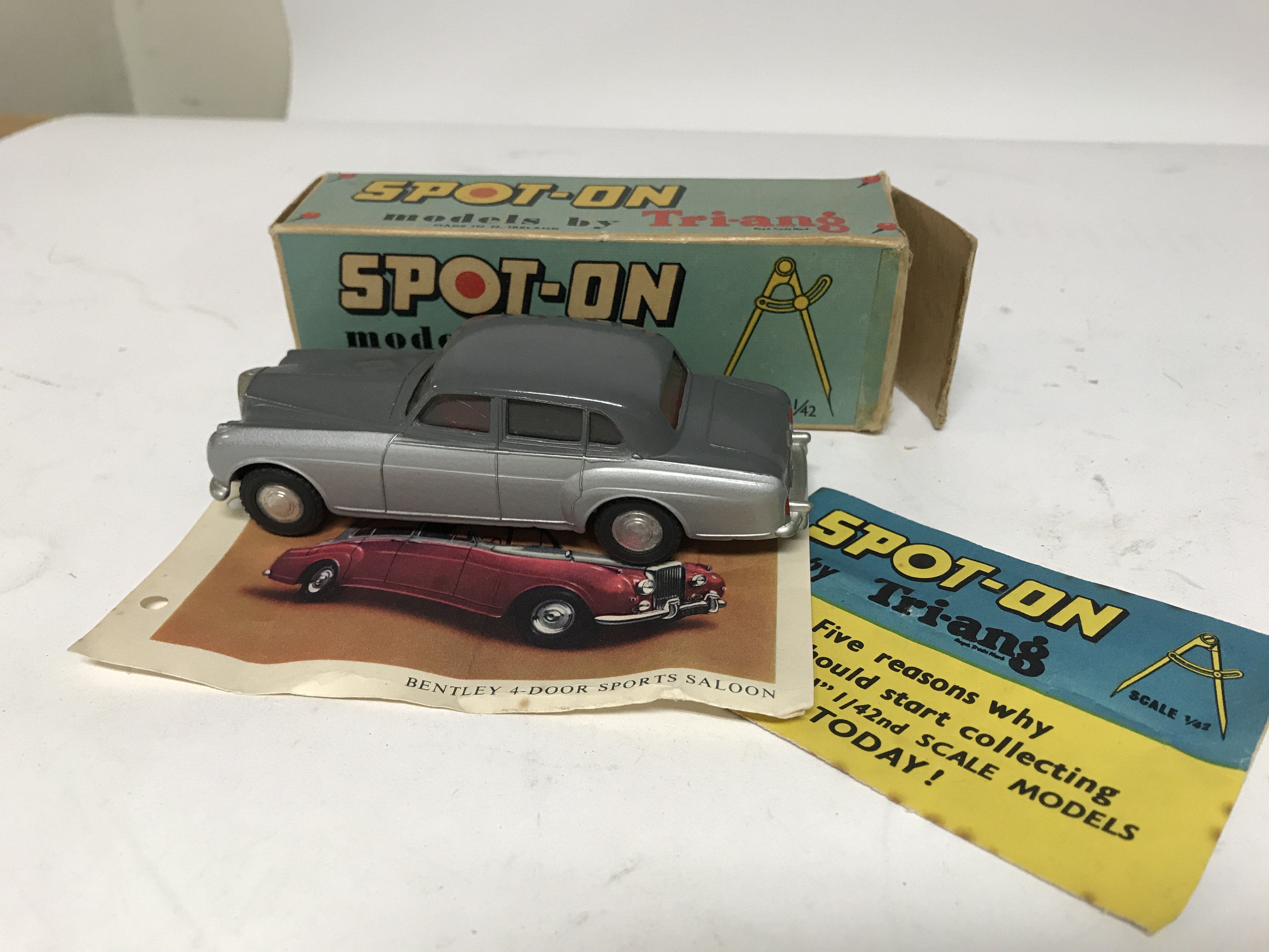 Triang Spot on, boxed, #102 Bentley saloon, end fl