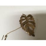 A 9carat gold brooch in the form of a leaf weight 4g