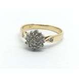 An 18ct gold diamond cluster ring, approx 3.5g and