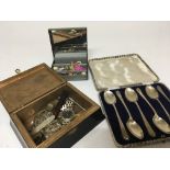 A cased set of silver spoons and jewellery oddments (a lot)