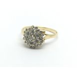 An 18ct gold diamond cluster ring approx 2.6g and