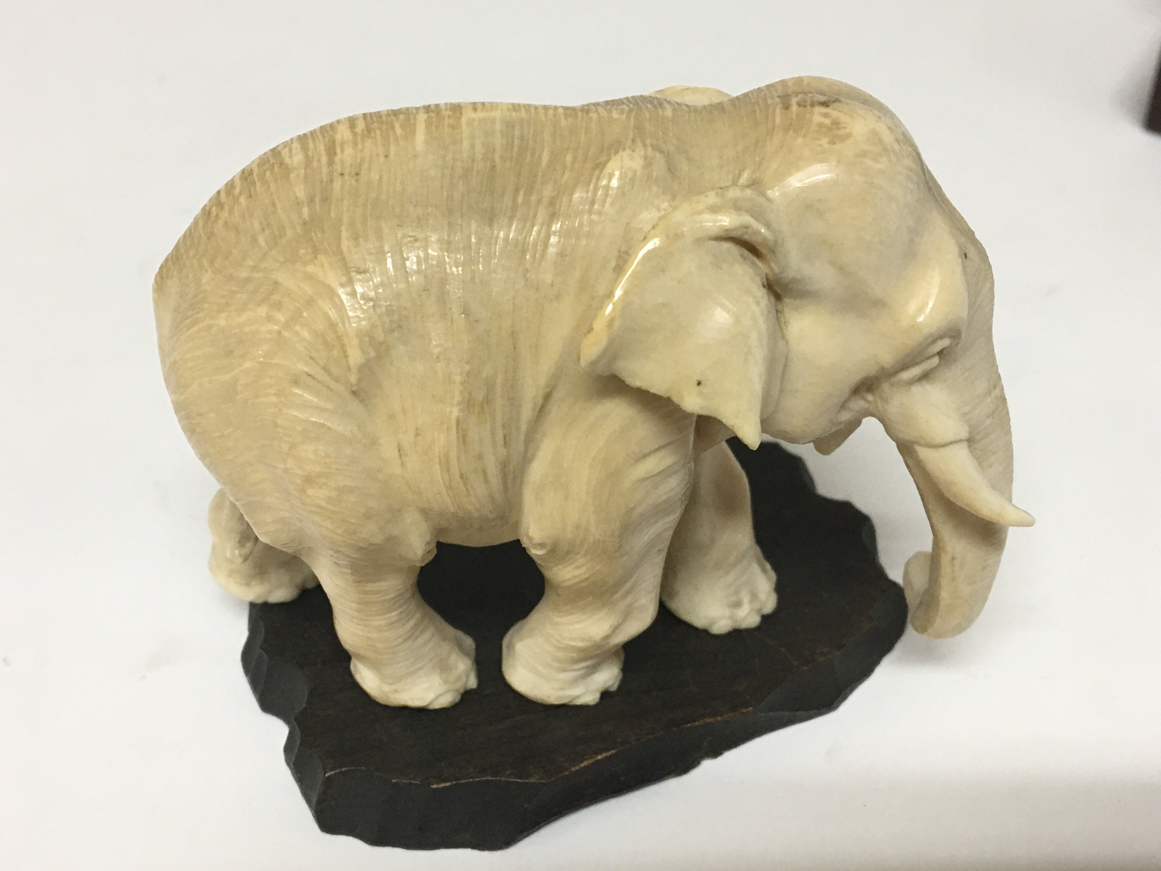 A carved ivory figure in the form of an elephant Hight 7cm - Image 2 of 2