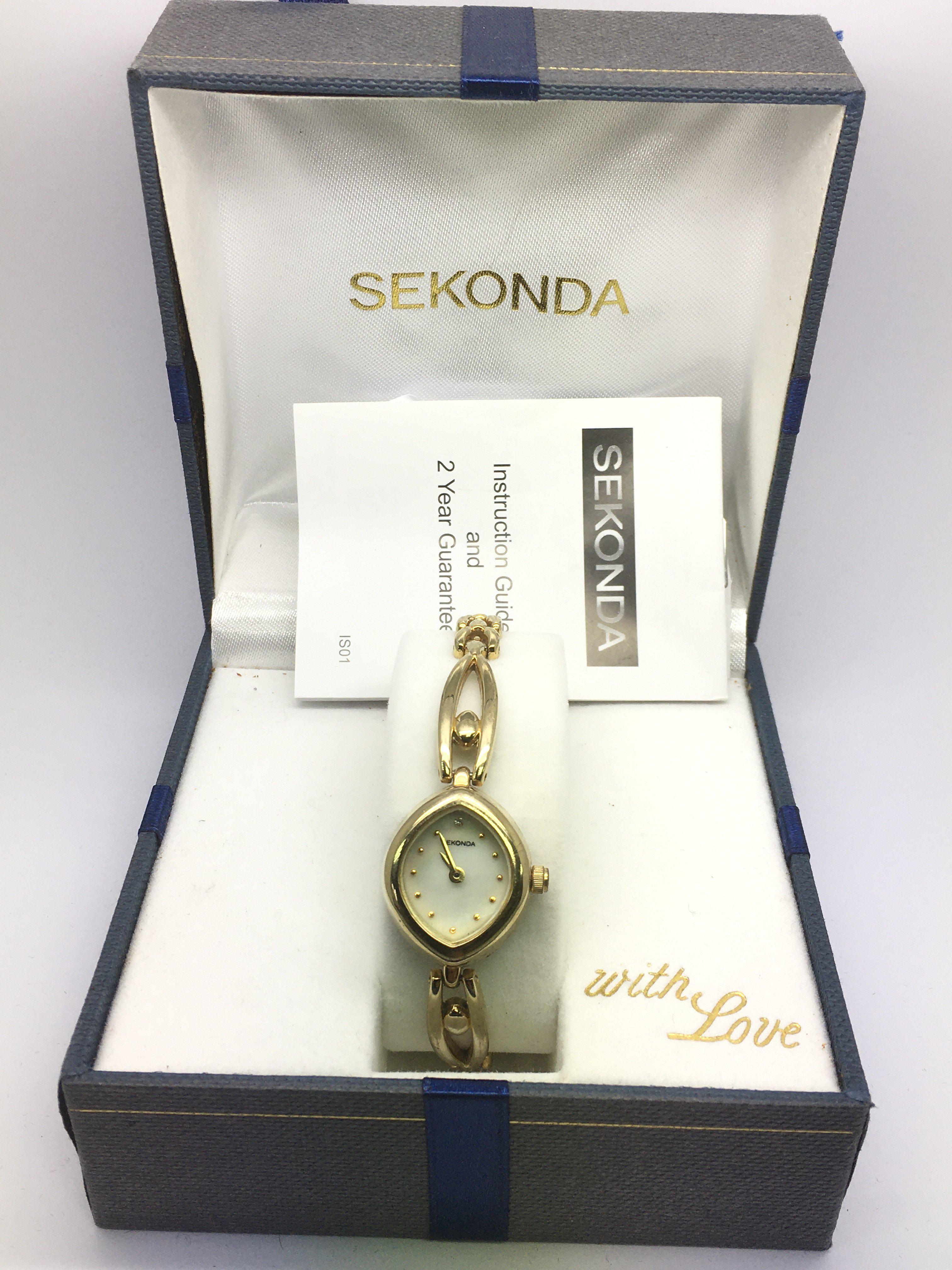 A boxed gold tone Sekonda watch - NO RESERVE