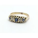 A vintage sapphire and diamond ring, approx 4.7g a