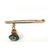 A 9carat gold novelty bar brooch with a small poli