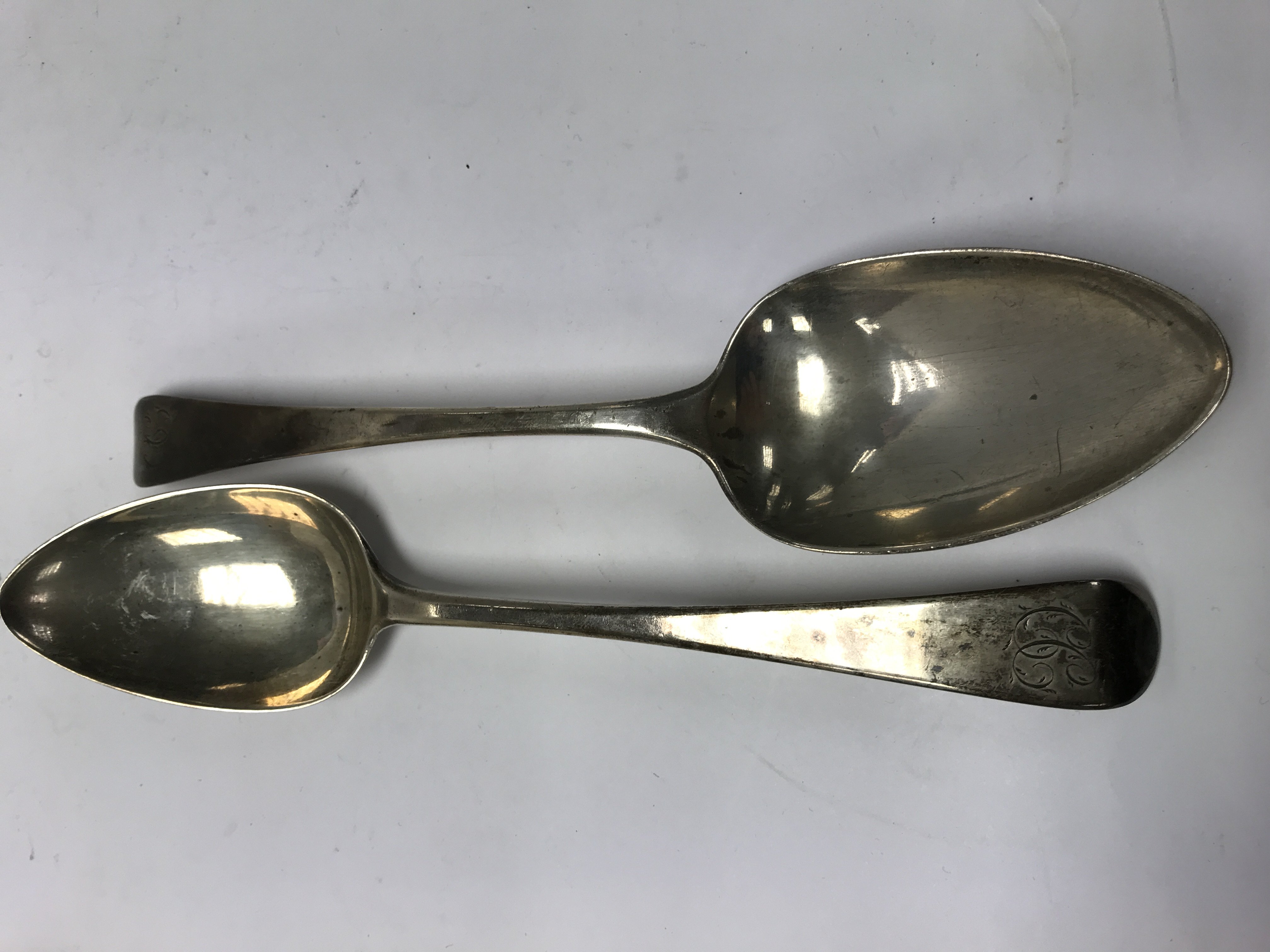 A pair of heavy Georgian hallmarked silver serving