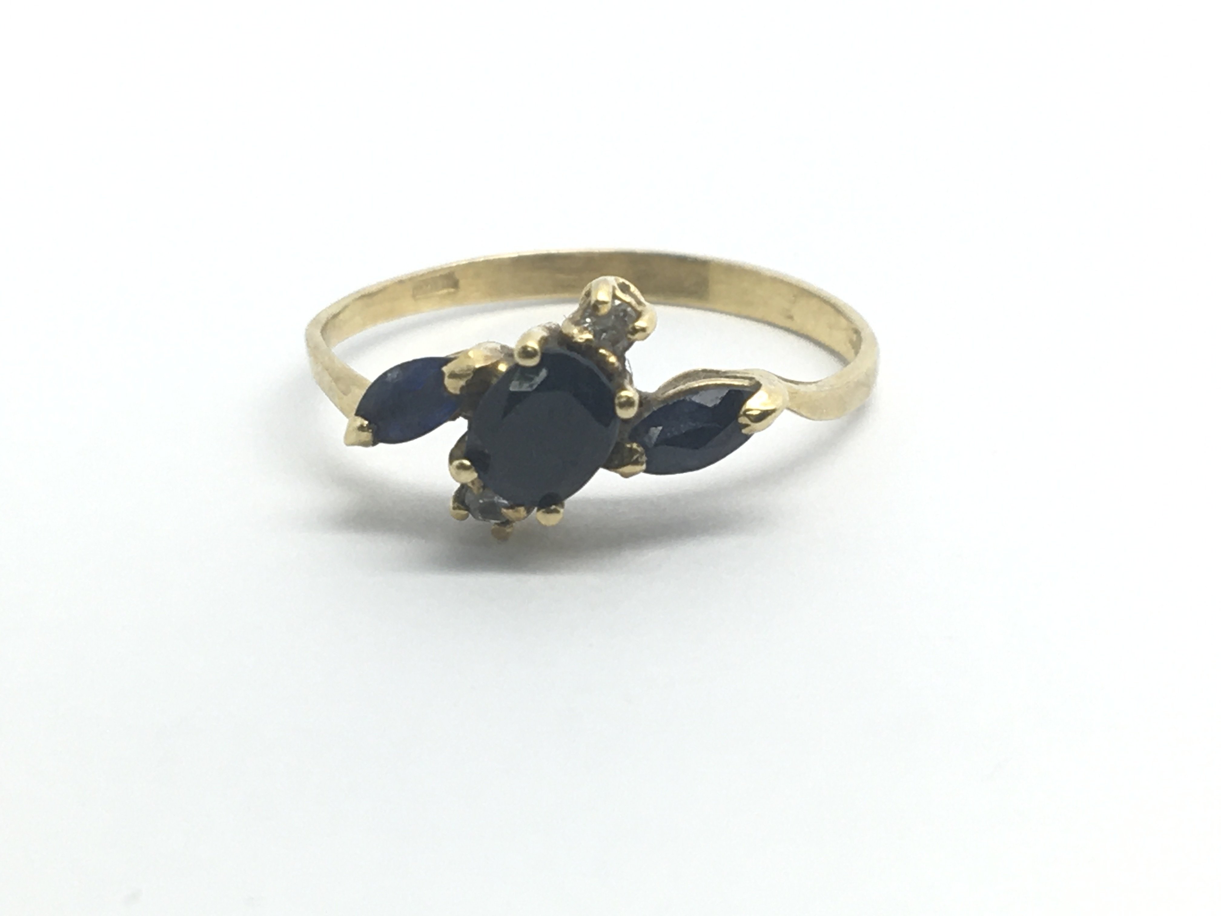 An 18ct yellow gold sapphire and diamond ring, wei