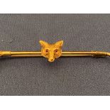 A 9ct gold Fox head and ridding crop bar brooch se