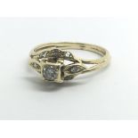 An 18ct yellow gold and diamond cluster ring, weig