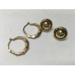 2 pairs of 9ct gold earrings. (2.9g).