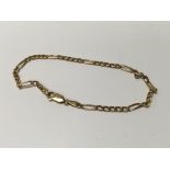 A small open link 9ct gold bracelet, 4g.