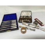 A cased set of silver tea spoons a silver napkin r