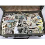 A small case of loose cigarette cards, several tho