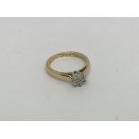 An 18ct gold ring set with 7 diamonds approx 0.15c