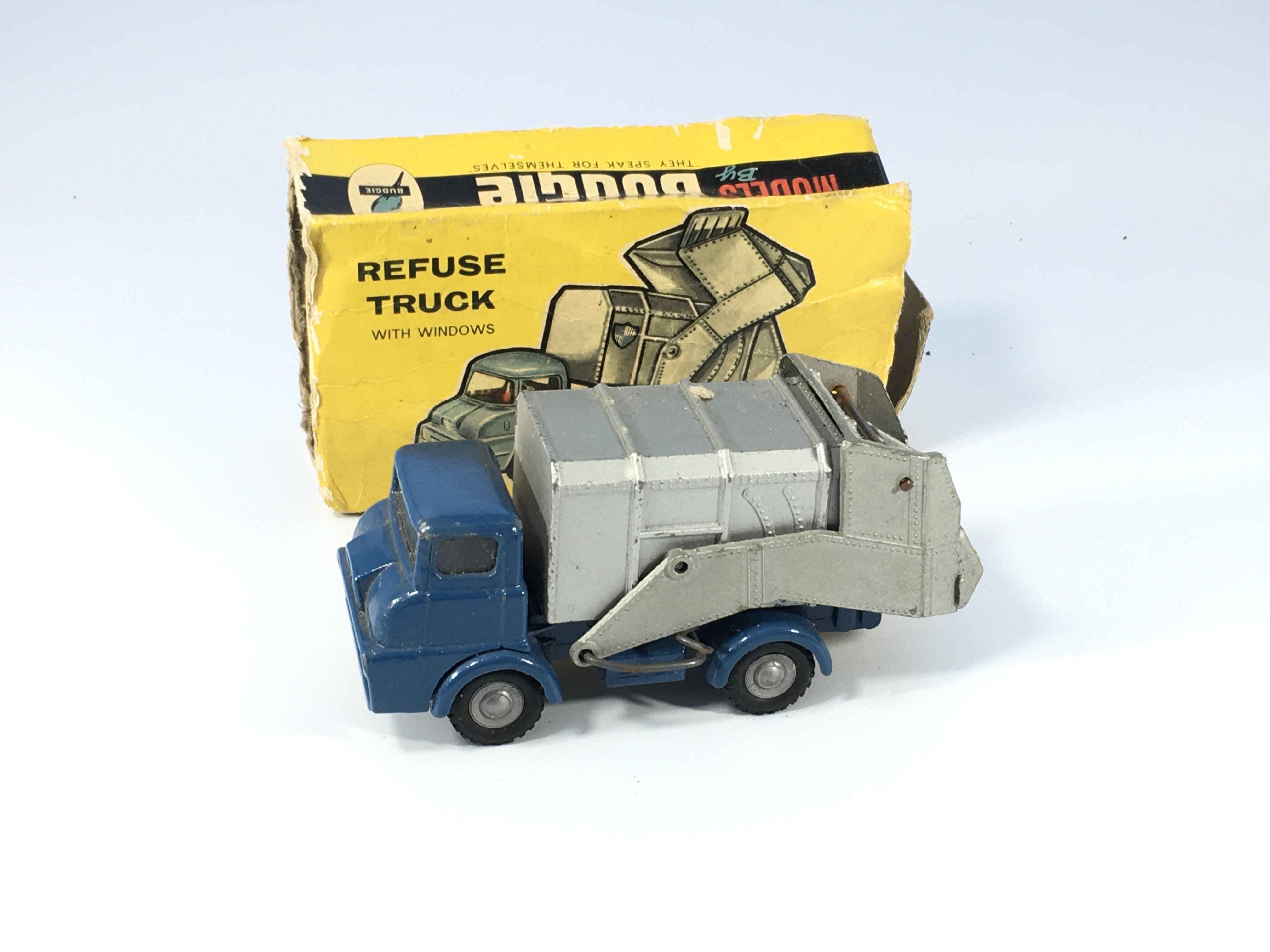 A Budgie diecast cabin service lift truck #303 box - Image 3 of 4