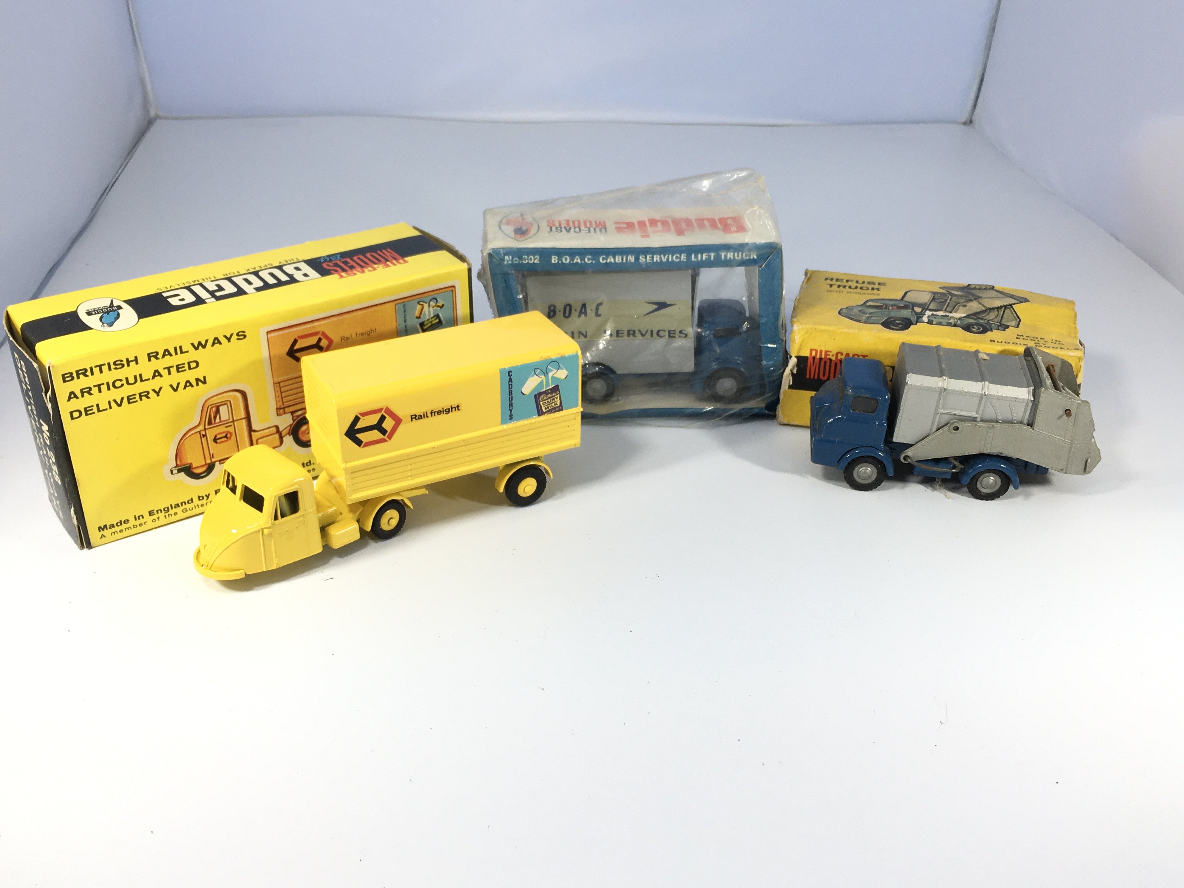 A Budgie diecast cabin service lift truck #303 box