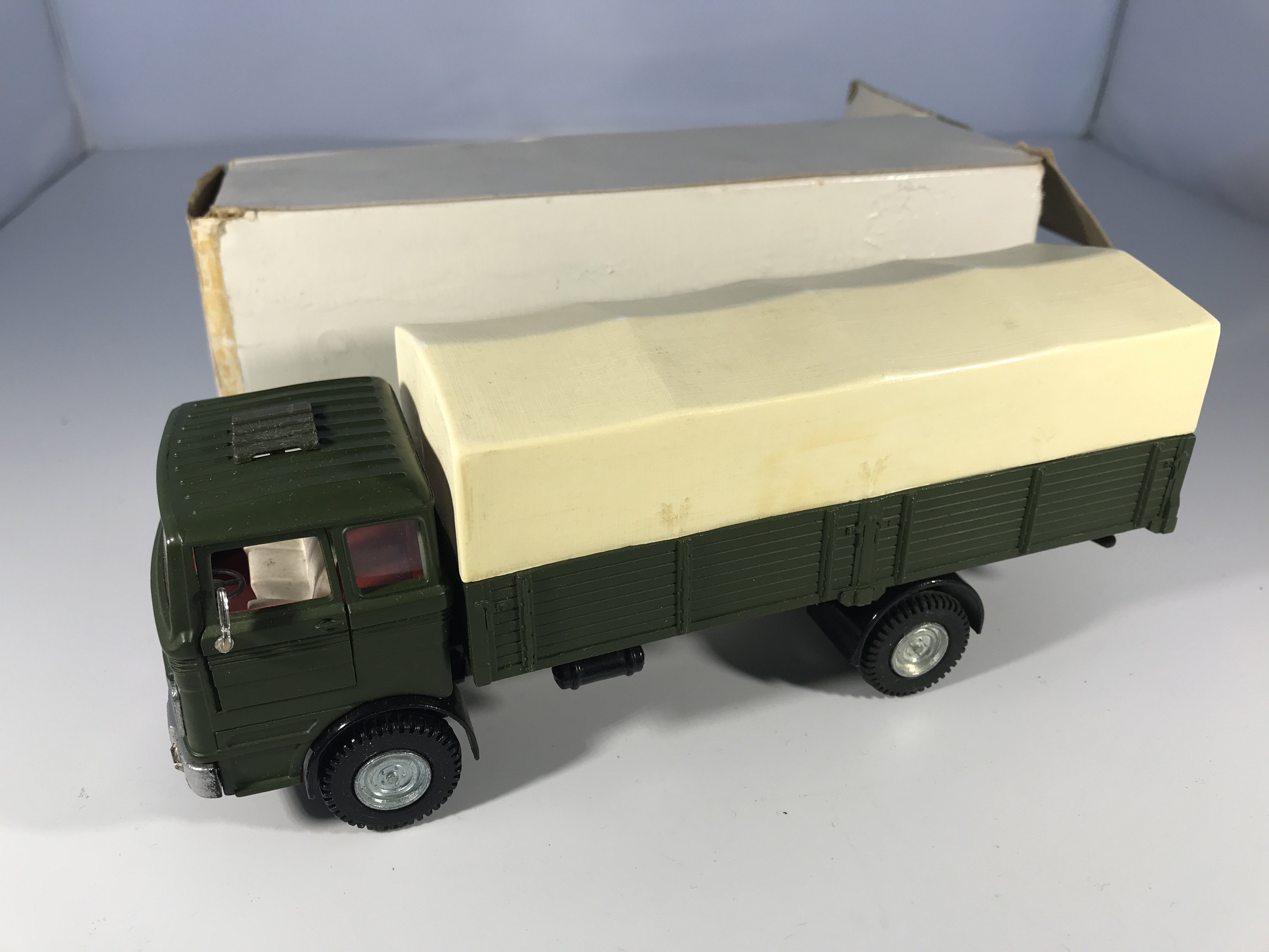DINKY TOYS 1:50 ? MERCEDES BENZ LP 1920 N° 917 - A REPARER To