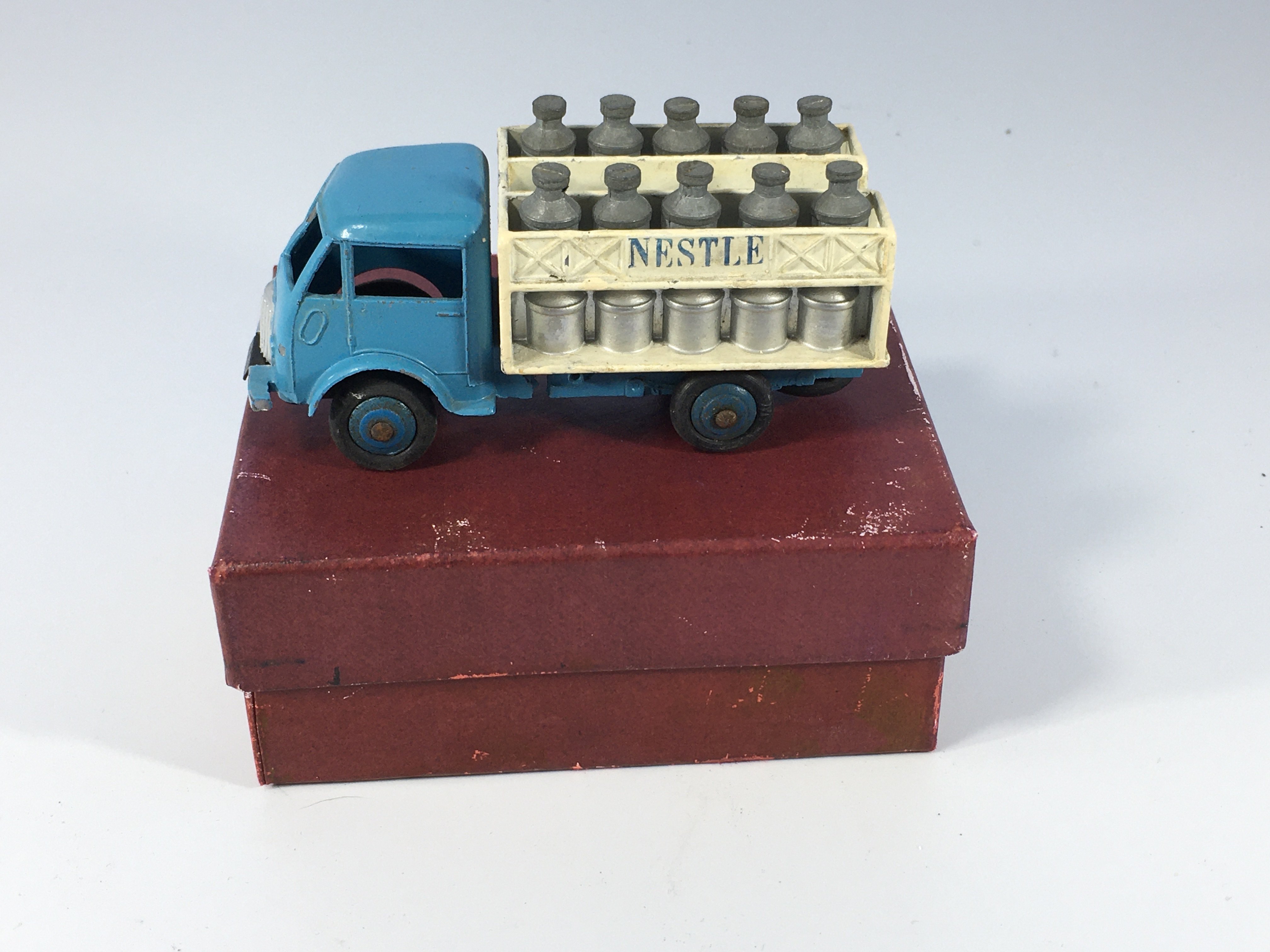 A Dinky Toys Nestle Caminon Laitier boxed with jug - Image 3 of 4