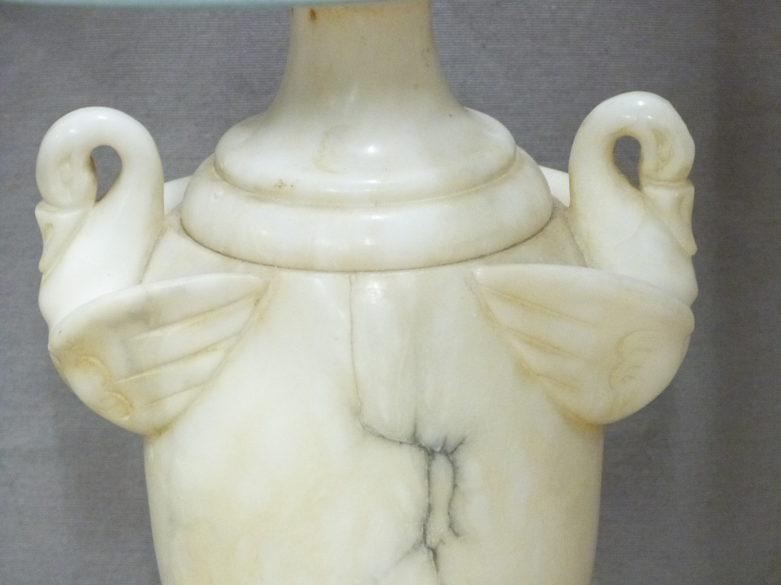 A cut glass table lamp raised on a chinoiserie decorated plinth and another alabaster lamp with swan - Image 4 of 4