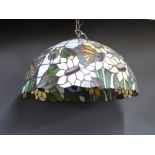 Tiffany-style glass lamp shade with butterfly decoration, 43cm diameter