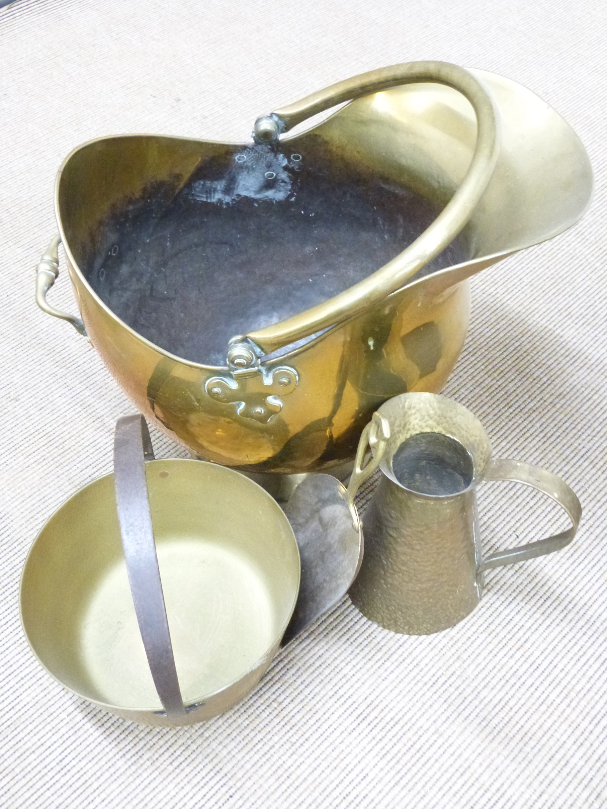 Five copper and brass coal scuttles, additional jam pans, watering can, kettle etc, tallest 53cm - Image 3 of 9