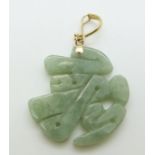 A 14k gold and jadeite pendant, 3cm