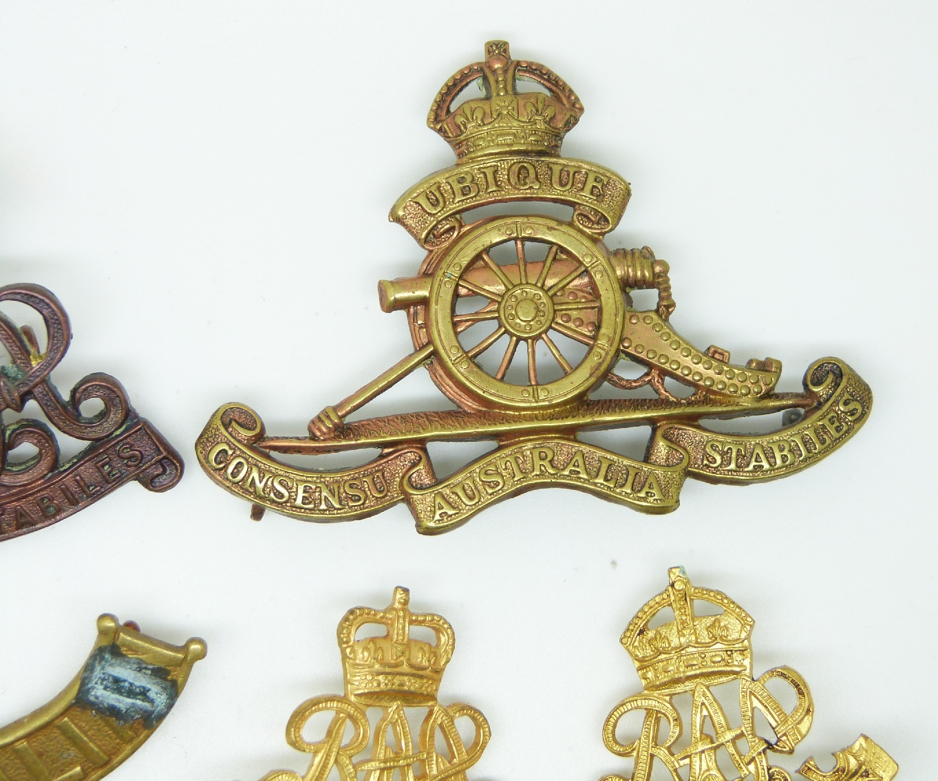 Twelve Australian Army Royal Australian Artillery hat and collar badges ...