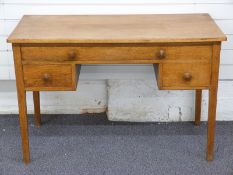 Cotswold School Arts & Crafts oak desk designed by Peter Waals circa 1935 and constructed under