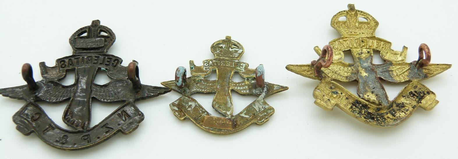 New Zealand Territorial Force Post and Telegraph Corps metal hat and collar badges, three with Gaunt - Image 6 of 10