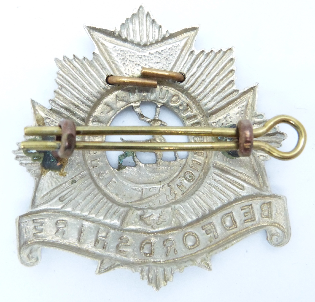 British Army Bedfordshire Regiment 3rd Volunteer Battalion cap badge - Image 2 of 2