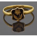 Victorian mourning ring depicting a flower on a black enamel ground, size M, 1.71g