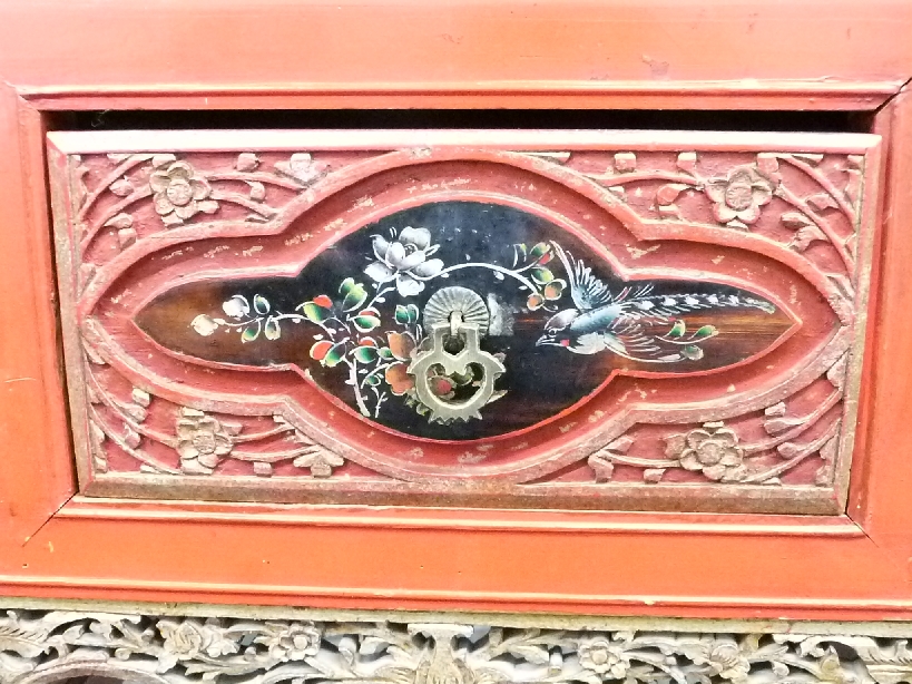 Oriental red lacquer desk with carved and pierced decoration highlighted in gilt and painted - Image 3 of 3