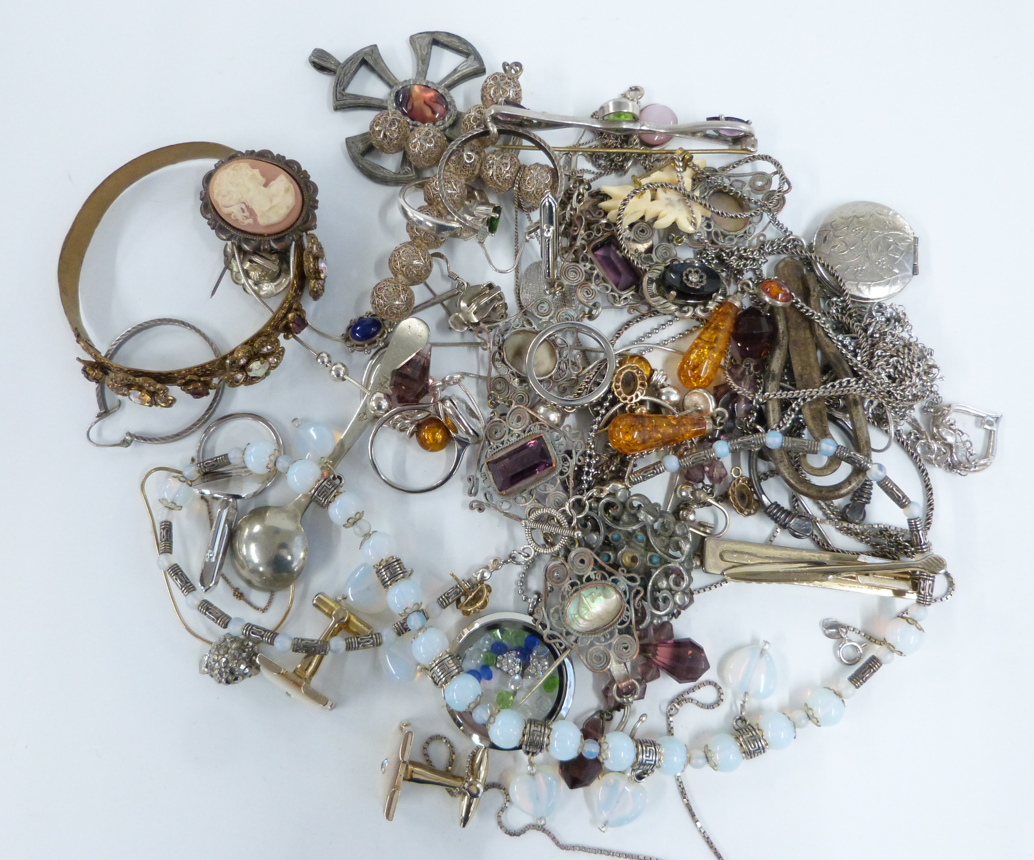 A collection of costume jewellery including silver necklaces, silver ring, filigree cross pendant, - Image 3 of 3