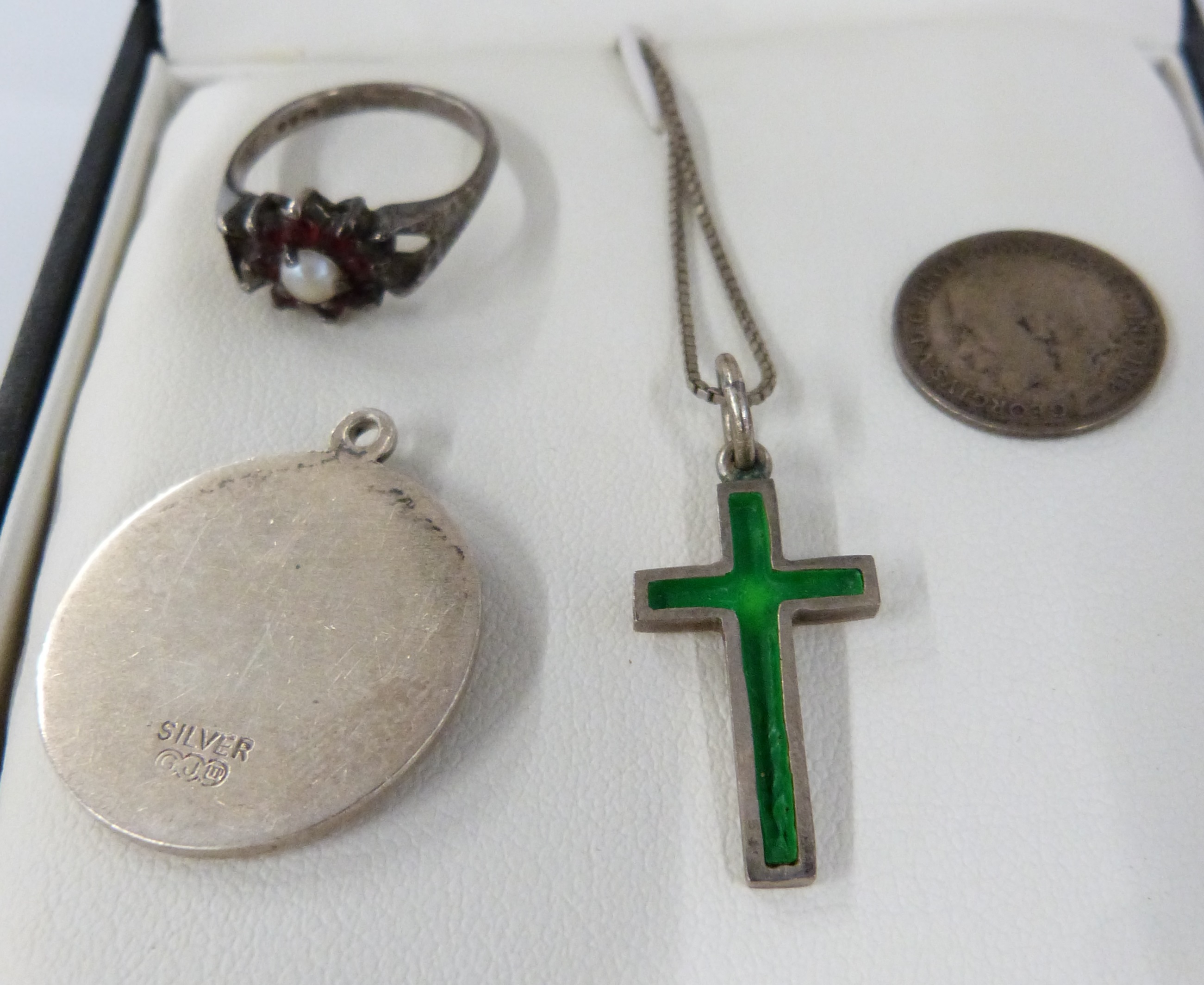 A collection of silver jewellery including malachite, pressed amber and quartz brooches, earrings, - Image 4 of 6