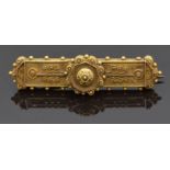 Victorian Etruscan Revival yellow metal brooch, 3.8g