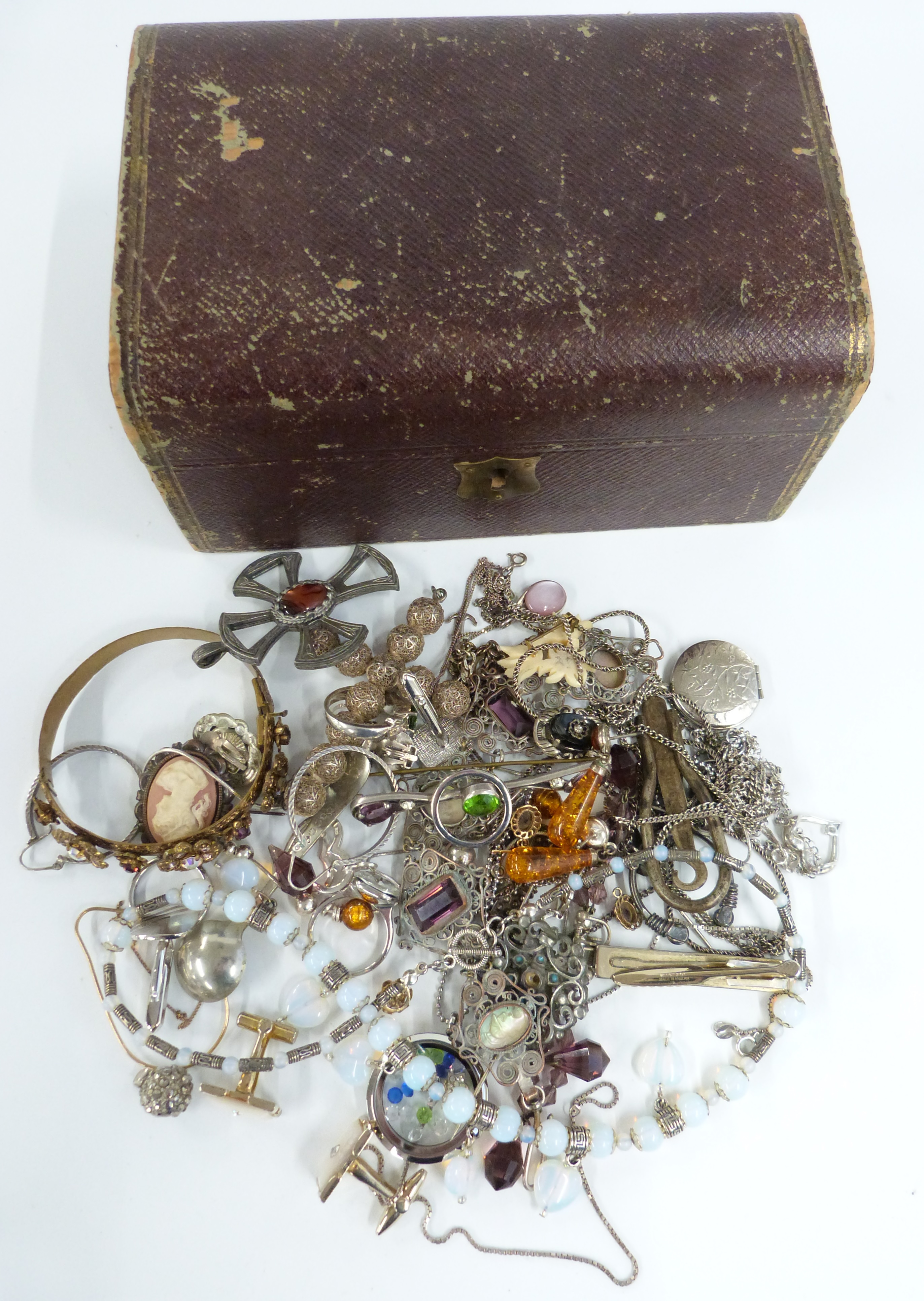 A collection of costume jewellery including silver necklaces, silver ring, filigree cross pendant, - Image 2 of 3