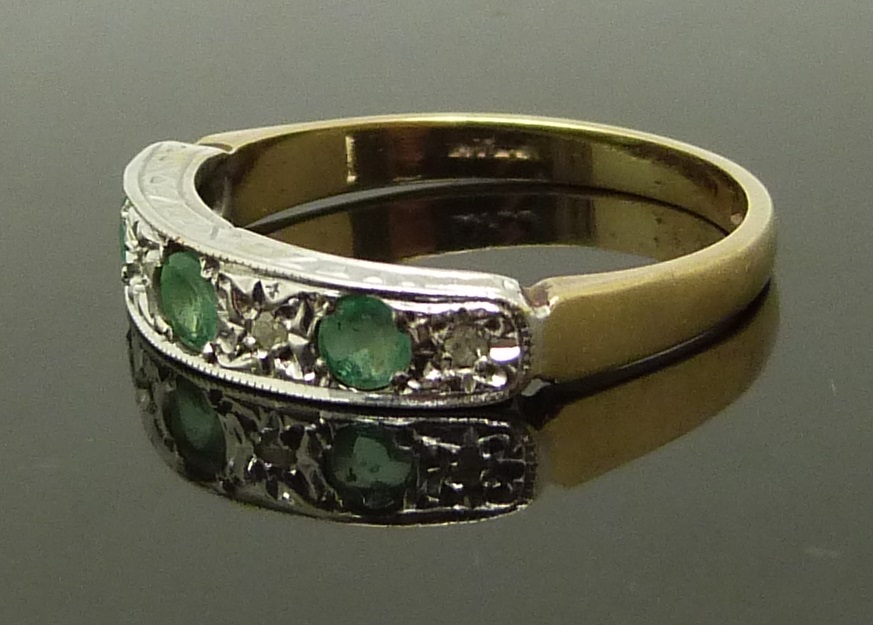 A 9ct gold ring set with emeralds and diamonds in a platinum setting, size I/J, 1.57g - Image 2 of 2