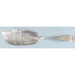 Georgian hallmarked silver fish slice with pierced and engraved decoration depicting fish, London