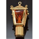 A 14k gold charm in the form of a lamp, 8.4g