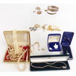 A collection of silver and costume jewellery including silver heart pendant, brooches, Wedgwood