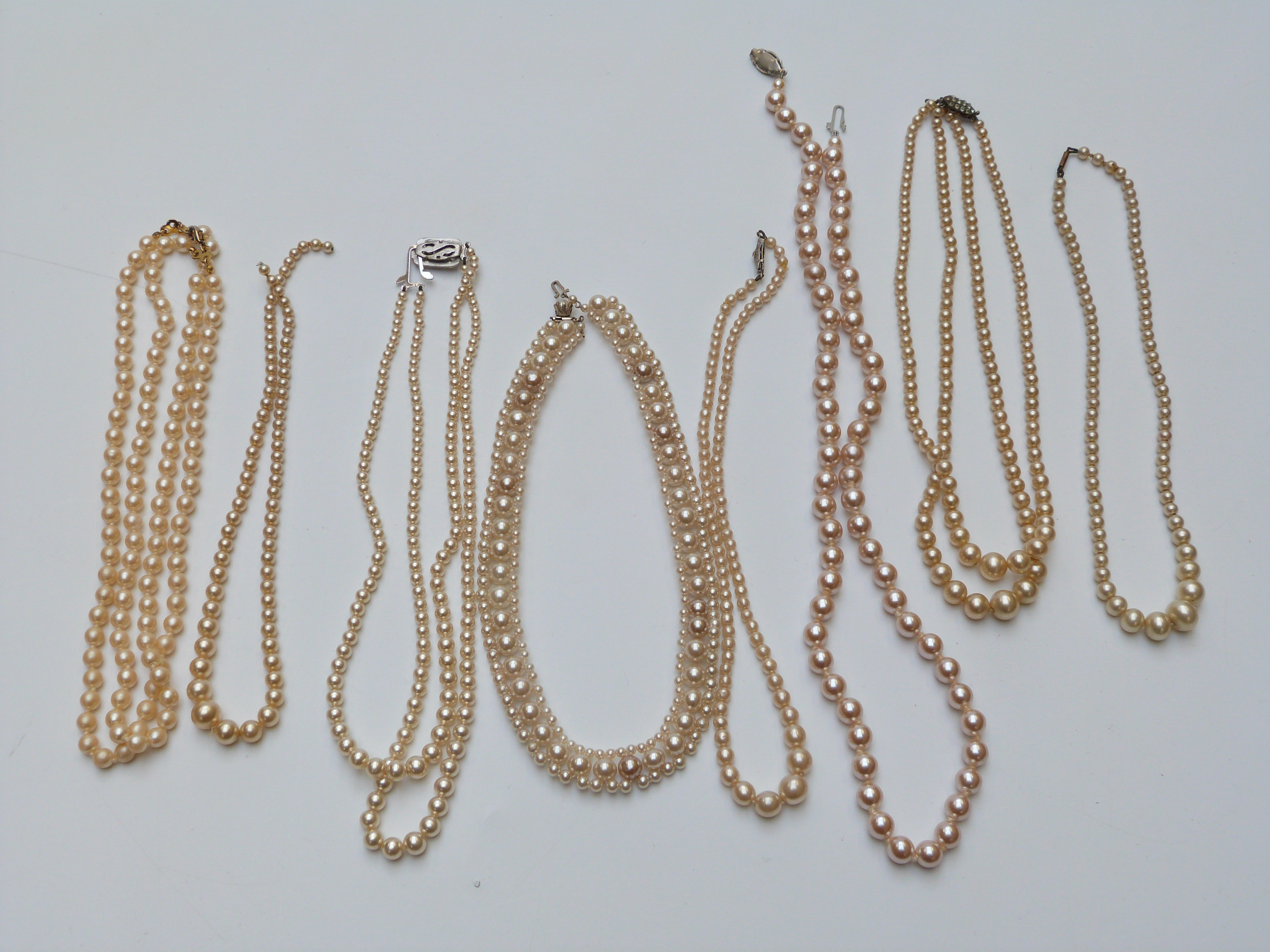 A large collection of costume jewellery including beads, vintage watch, faux pearls, Czech brooch, - Image 7 of 12