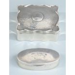 Edward VII hallmarked silver dressing table or trinket pot with hammered decoration and shaped edge,