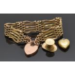 A 9ct gold gate bracelet with heart clasp, a 9ct gold top hat charm and a 9ct gold heart pendant,