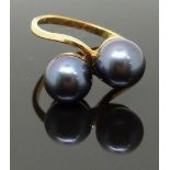 A 9ct gold ring set with two Tahitian black pearls, size O, 3.49g