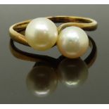 A 9ct gold ring set with two pearls, size Q, 3.28g