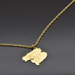 An 18ct gold chain with yellow metal Mallorca pendant, 5.9g