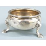 Georgian hallmarked silver salt raised on three feet, London 1748 maker Edward Wood, diameter 7.5cm,