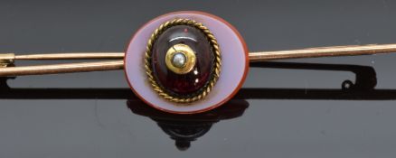 Victorian 9ct gold brooch set with agate, foiled garnet and a pearl, 7.3cm