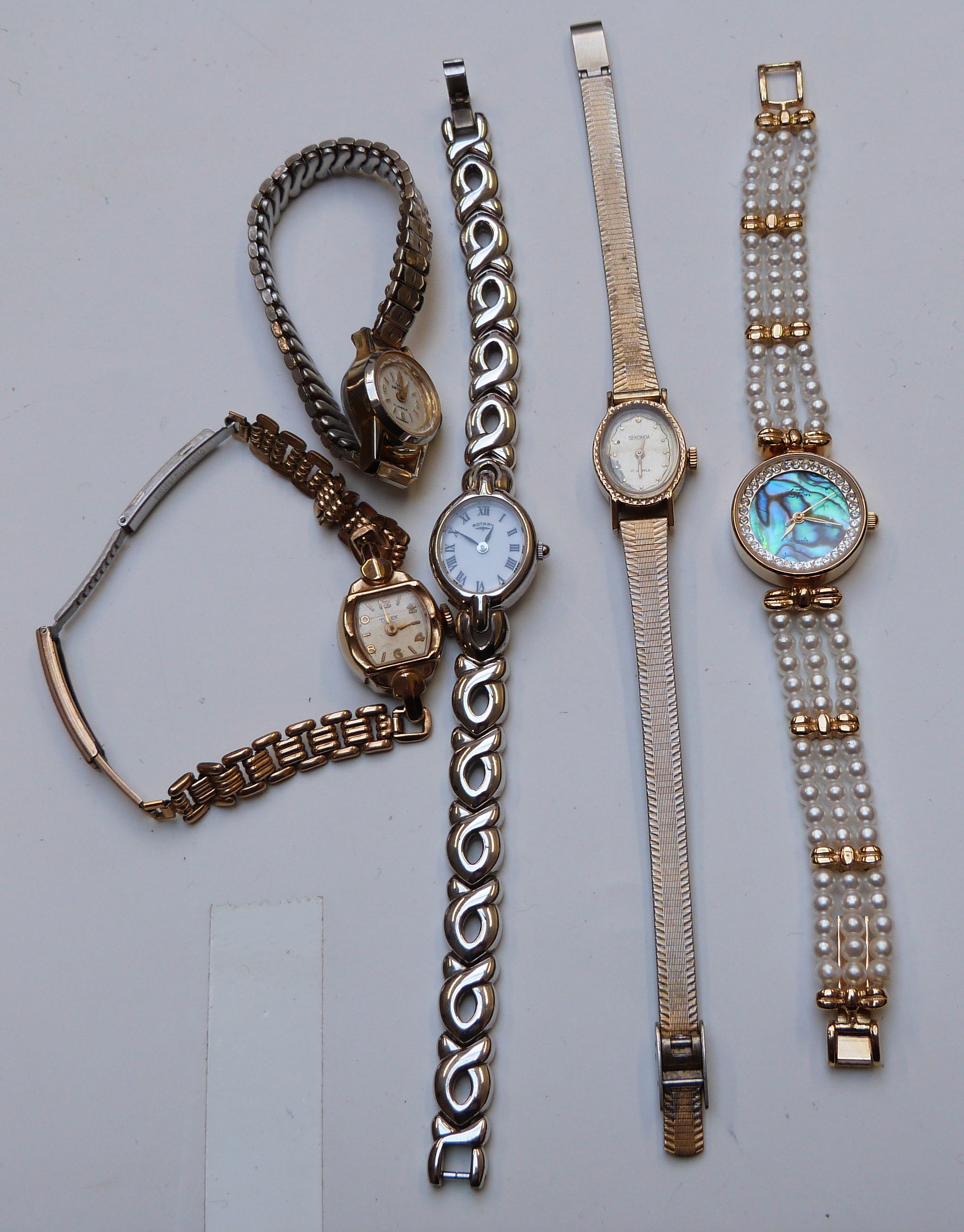 A collection of costume jewellery including Rotary watch, Victorian moonstone, lucite and vintage - Image 3 of 13